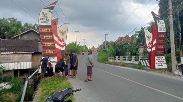 Ikuti Lomba, Desa Bumi Agung Jaya Pasang Gapura