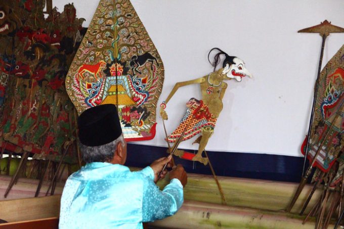 Wayang Kulit, Karya Seni Lestari Berisi Nilai Budaya Indonesia!