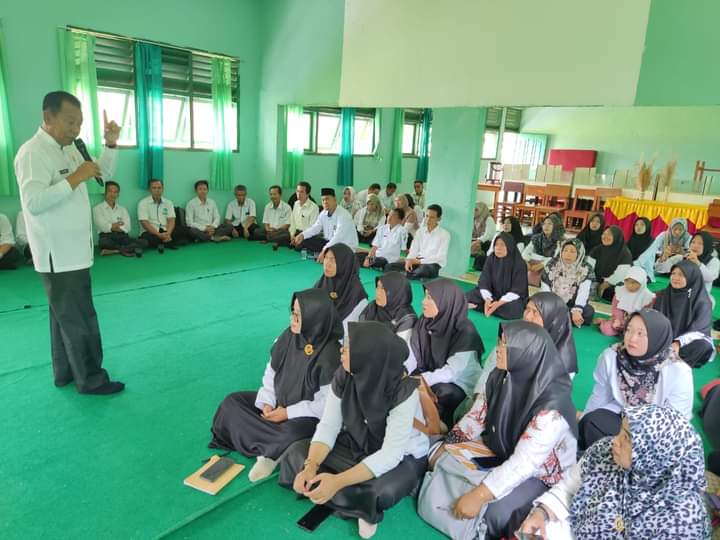 Kemenag OKUS Berikan Pembinaan ke Guru MAN