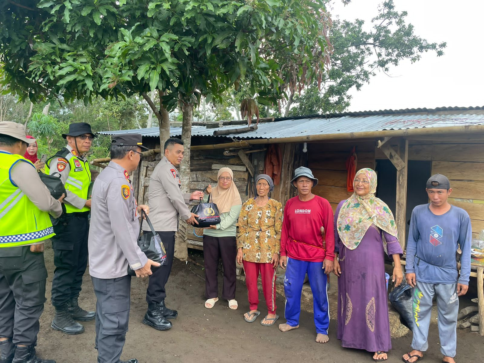 Polres OKU Selatan Melanjutkan Kepedulian Terhadap Lingkungan dan Masyarakat