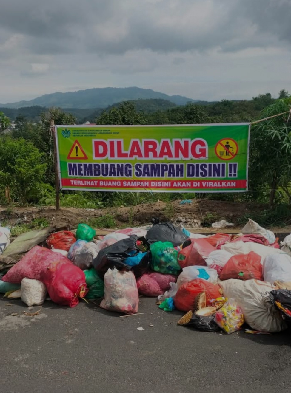 Kesadaran Akan Kebersihan Lingkungan Masih Rendah, Sampah Berserakan di Pasar Saka Selabung