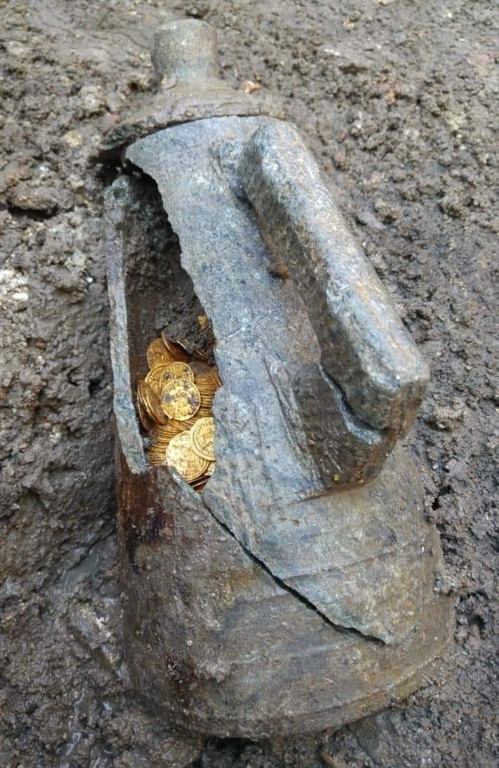 Penemuan Ratusan Koin Emas Antik di Lokasi Bekas Teater Cressoni, Italia