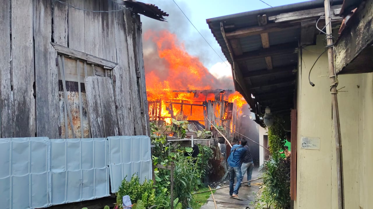 Kelurahan 8 Ulu Palembang Menyala, 3 Rumah Semi Permanen Ludes Terbakar