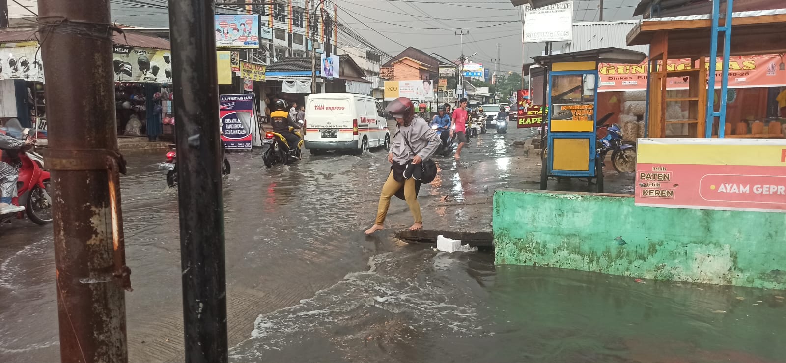 Cuaca Wilayah Sumsel Berpotensi Hujan dengan Intensitas Sedang-Lebat, OKU Selatan Hujan Disertai Petir?