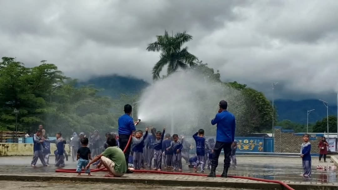 Siswa Yayasan Amal Bakti Saojah RA Al Husein Kunjungi UPT Damkar OKU Selatan