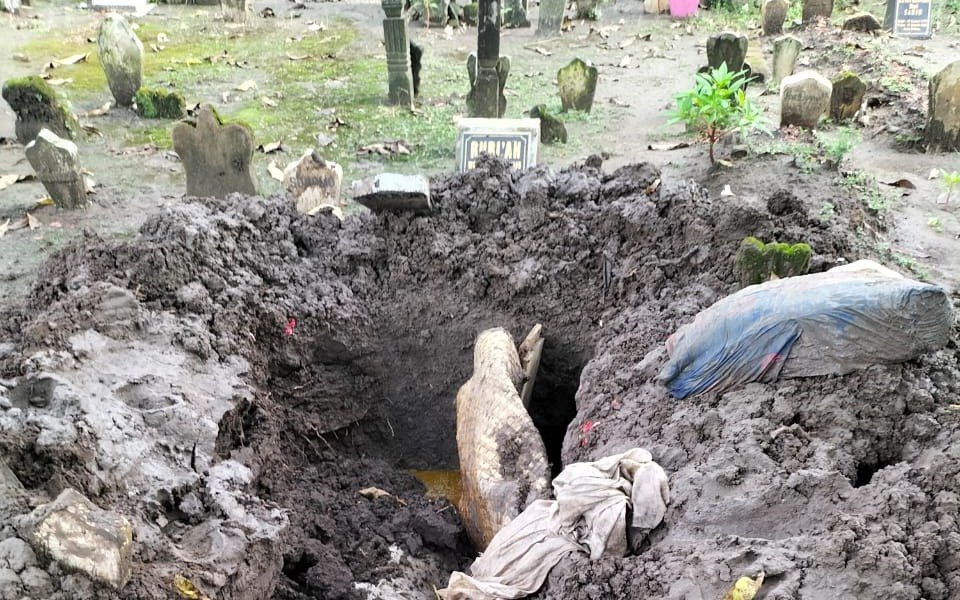 Demi Ritual Ilmu Hitam, Makam di Sidoarjo Dibongkar OTK, Tali Pocongnya Hilang