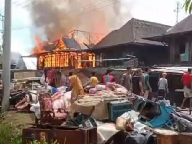 Diduga Korsleting Listrik, Dua Rumah di Muara Pinang Ludes Terbakar