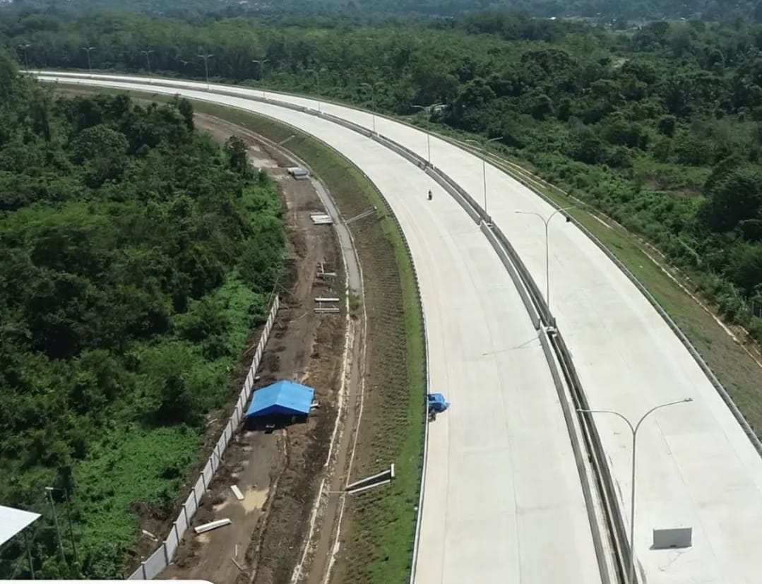 Keren, Ini Progres Konstruksi Tol Padang - Sicincin yang Dilengkapi Flyover di Atas Rel