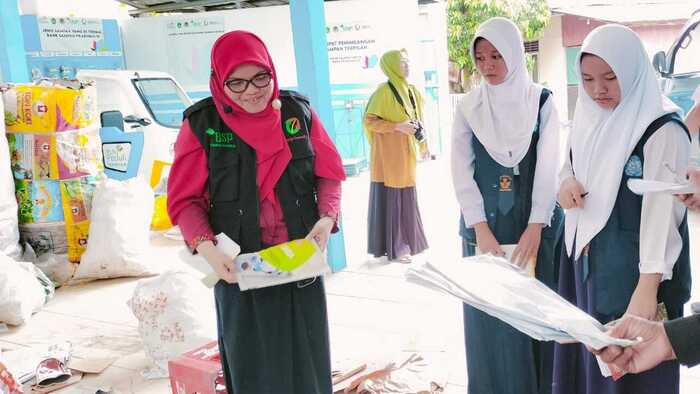 UPT SMPN-01 Simpang, Kabupaten OKU Selatan, Ajarkan Tata Cara Pengelolaan Sampah Melalui Wisata Edukatif ke BS