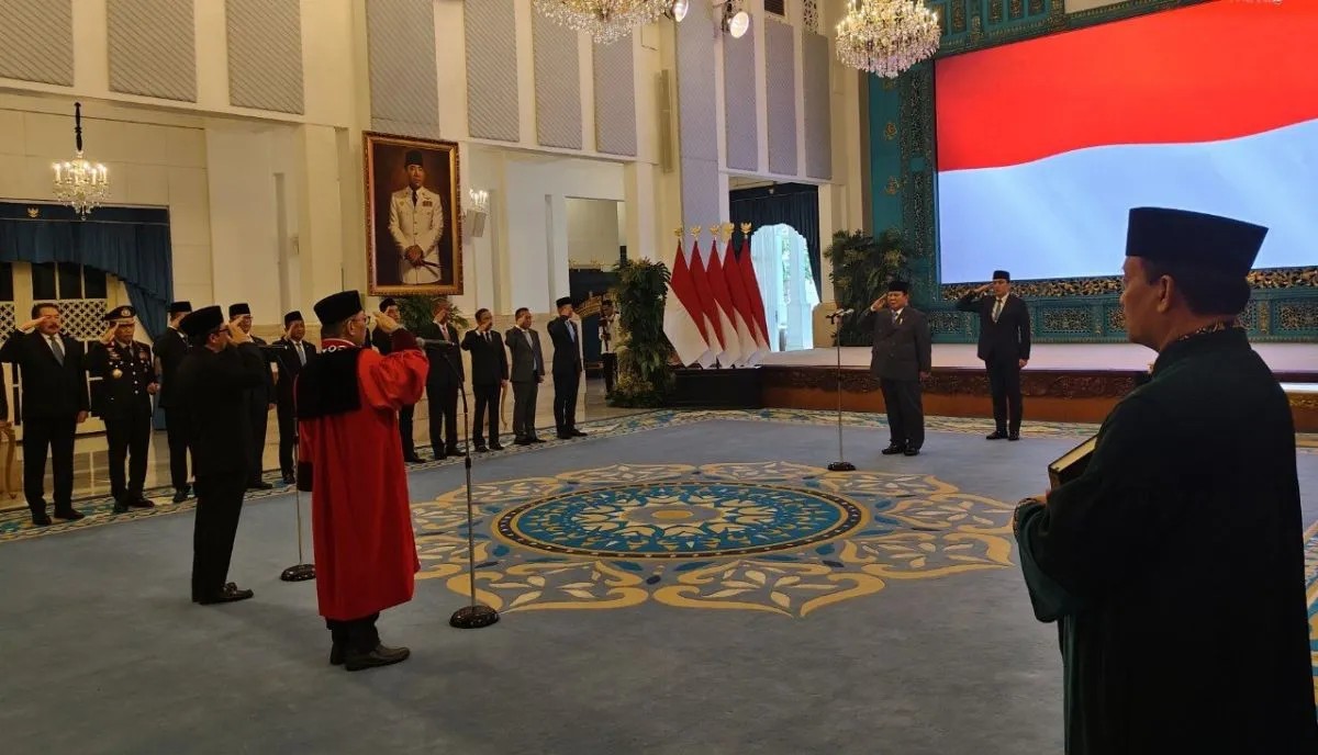 Prabowo saksikan pengucapan sumpah Adies Kadir jadi Hakim MK