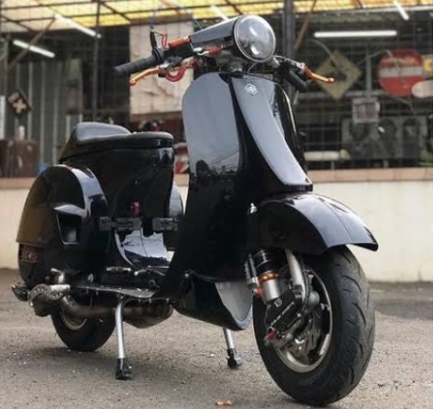 Vespa P200XE Spartan, Motor Klasik yang Tangguh dan Elegan