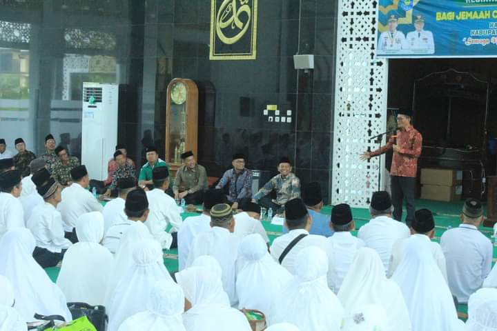 Kepala Kantor Wilayah Kementerian Agama Sumsel Berikan Wejangan kepada Calon Jamaah Haji OKU Selatan