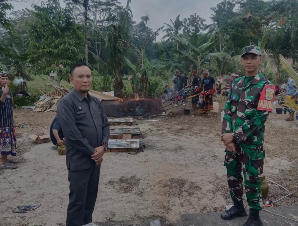 Sinergi Aparat dan Masyarakat dalam Pengamanan Upacara Ngaben di Desa Karang Agung