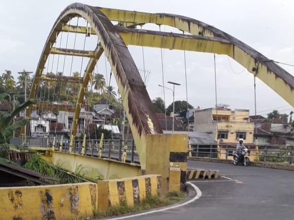 Jembatan Kuning di Muaradua Terabaikan Tanpa Perawatan Selama 11 Tahun