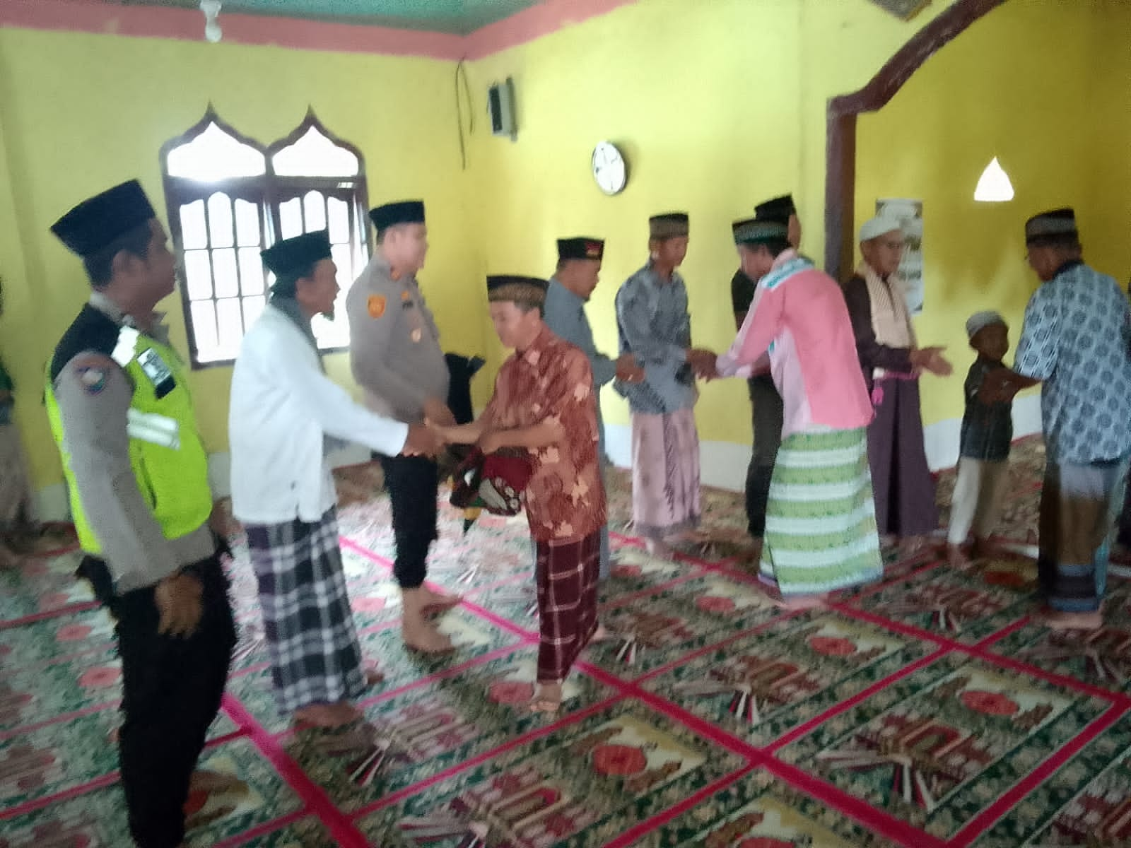 Sebelum pelaksanaan Shalat Jumat, Kapolsek Kisting Sampaikan Himbauan 