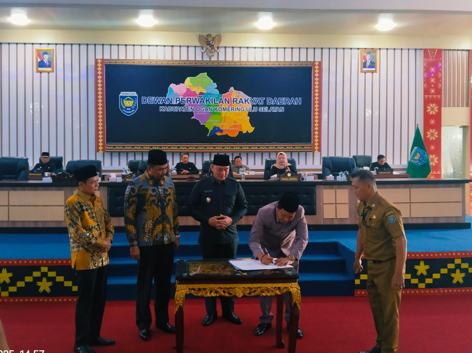 DPRD OKU Selatan Tetapkan Bupati dan Wakil Bupati Terpilih dalam Rapat Paripurna