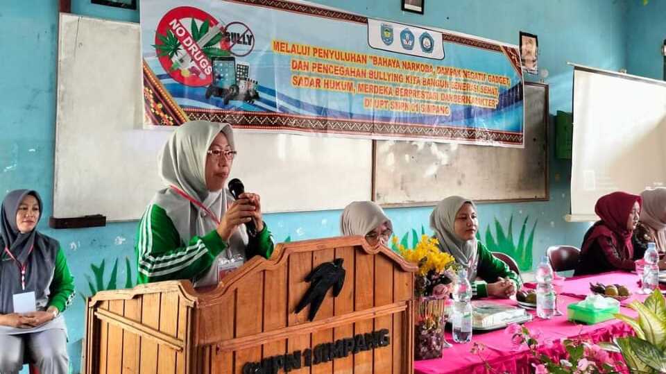 SMPN-01 Simpang Gelar Penyuluhan Pencegahan Dampak Negatif Game Online dan Gadget 