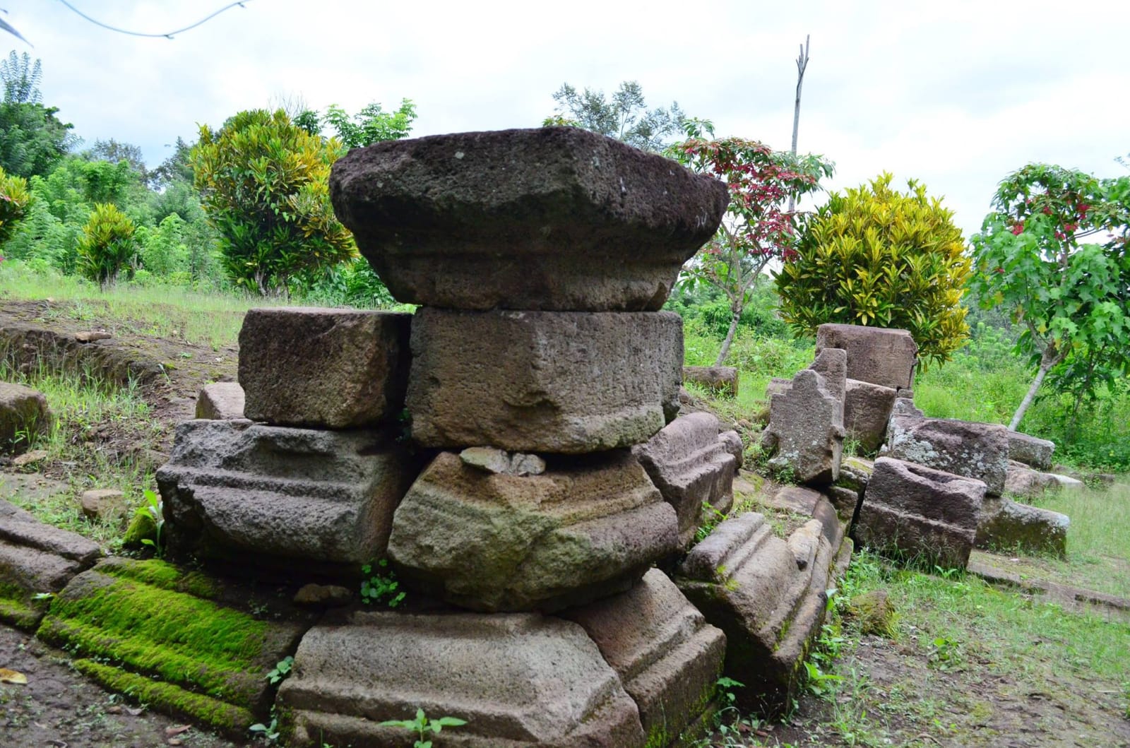 Wow...!!! Ada Jejak Megalit dan Candi Peninggalan Sejarah Hindu di Kawasan Wisata Danau Ranau
