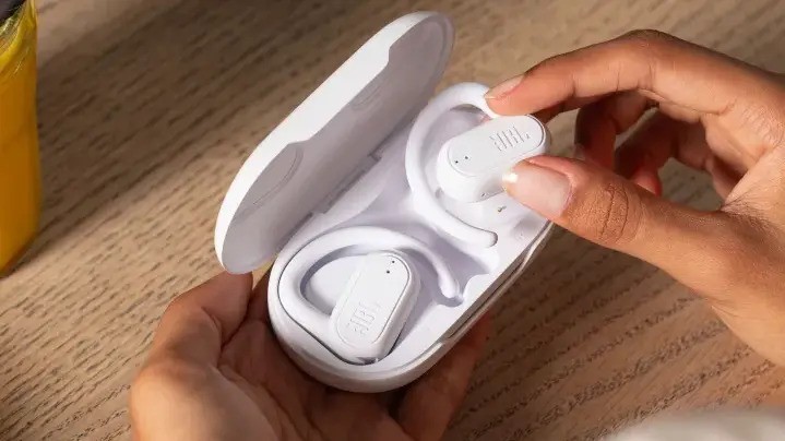 Jedam-Jedum di Telinga Cocok Untuk Anak muda Nih, Ini Nilai Plus JBL Soundgear Sense 