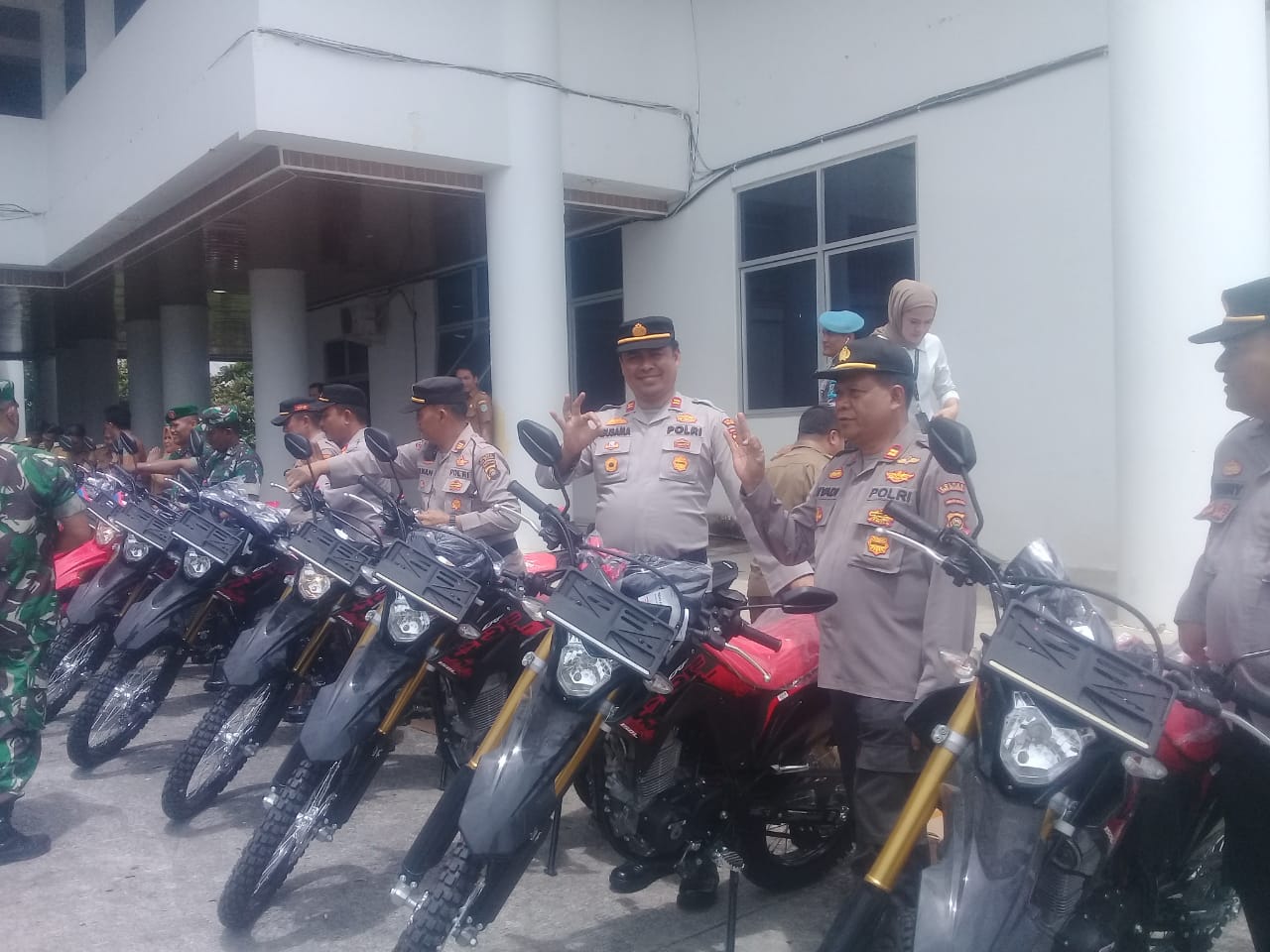 Ajak Sukseskan Pilkades, Para Kapolsek di OKUS Dapat Pinjaman Sepeda Motor Trail