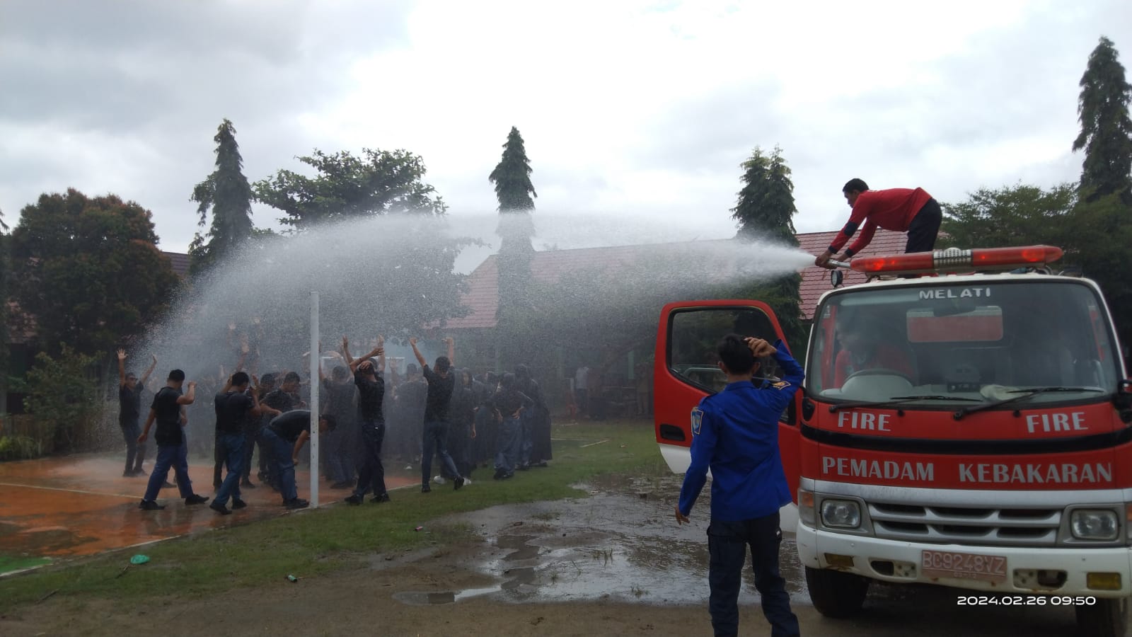 Tim Pemadam Kebakaran OKUS Ikut Serta dalam Perpisahan Siswa MAN