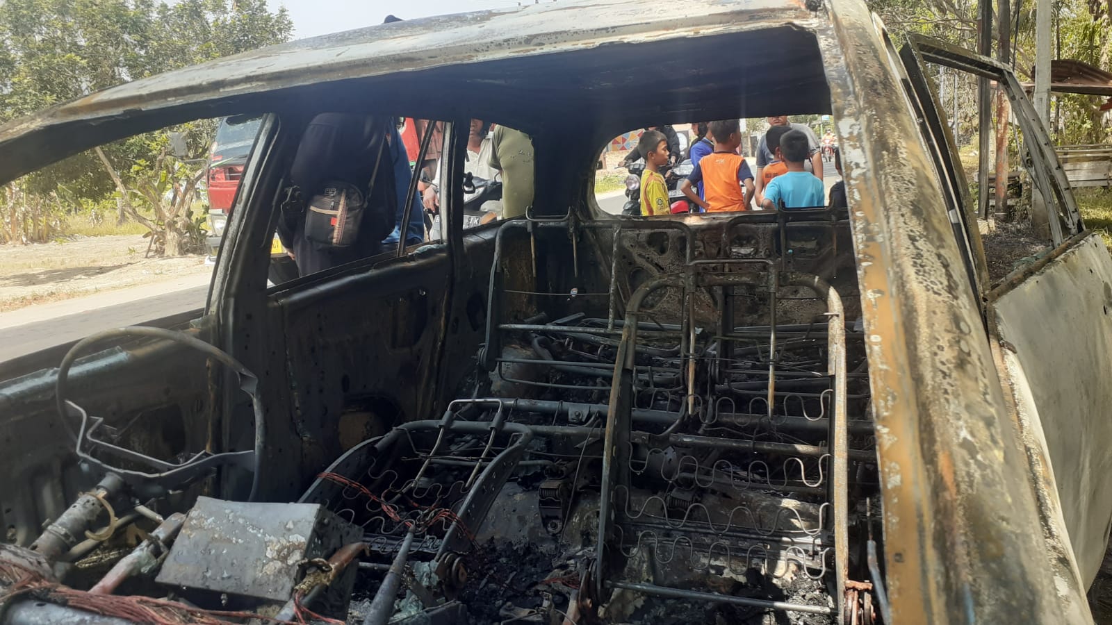 Kebakaran Mobil Toyota Innova di Jalan Lintas Martapura, Ini Penjelasan Saksi Mata dan Evakuasi Sopir