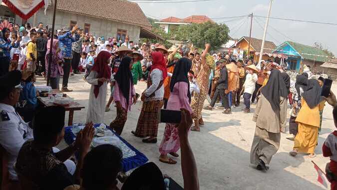 Pawai Pembangunan Gemerlap, Desa Gemiung Merayakan HUT RI ke-78 dengan Semarak