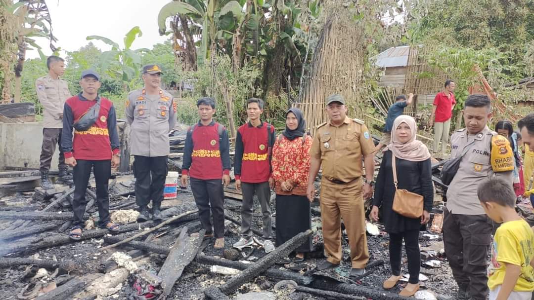 Gerak Cepat Pemkab Langsung Turun Bantu Korban Kebakaran di Desa Sinar Marga Mekakau Ilir