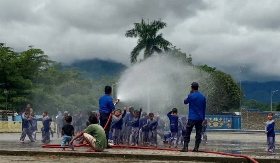 Siswa Yayasan Amal Bakti Saojah RA Al Husein Kunjungi UPT Damkar OKU Selatan