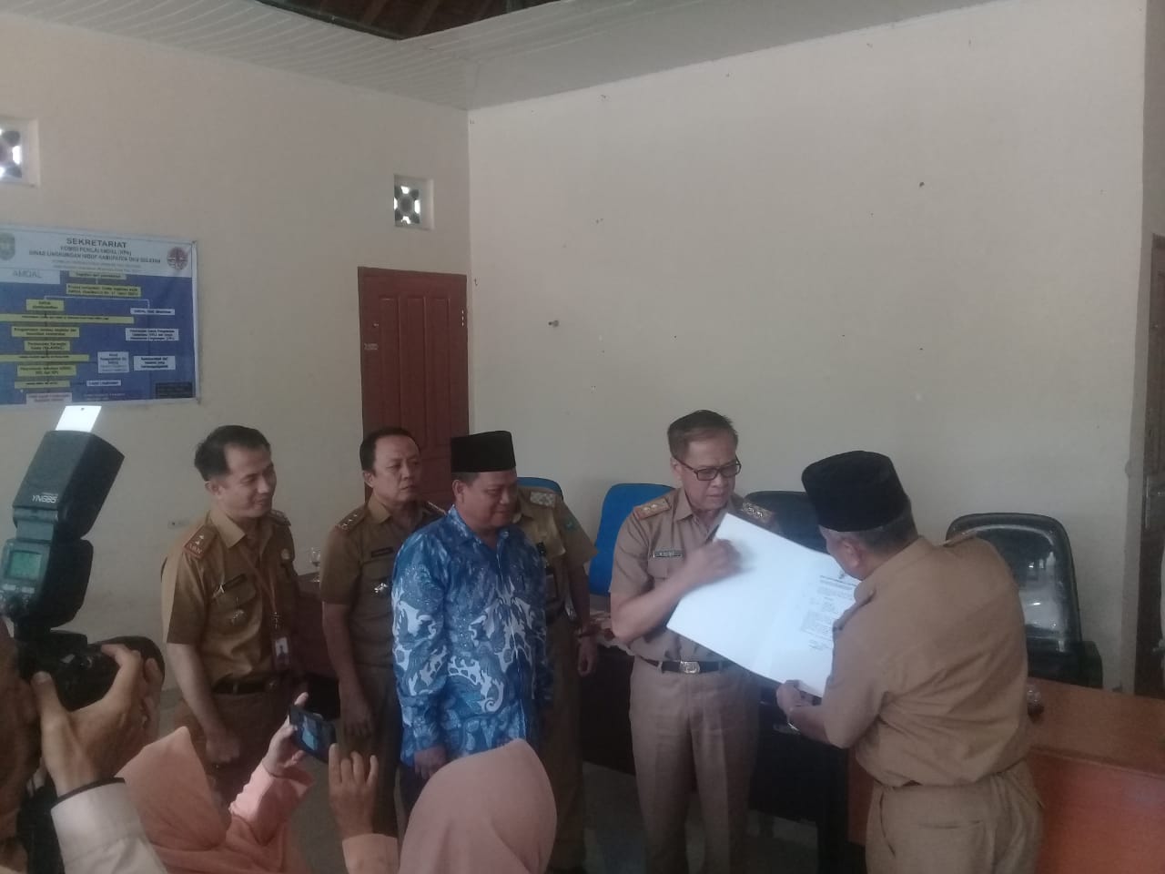 Kepala DLH OKU Selatan Pensiun Dini. Ada Apa ? Ini Penyebabnya