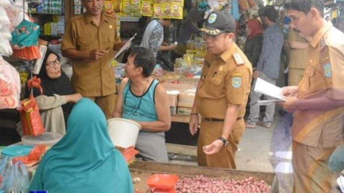 TPID Sidak Pasar Saka Selabung, Cek Harga Bahan Pangan