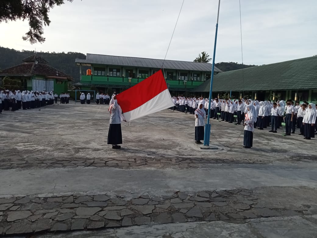 Amanat Pembina Upacara Motivasi Besar Modal Meraih Keberhasilan