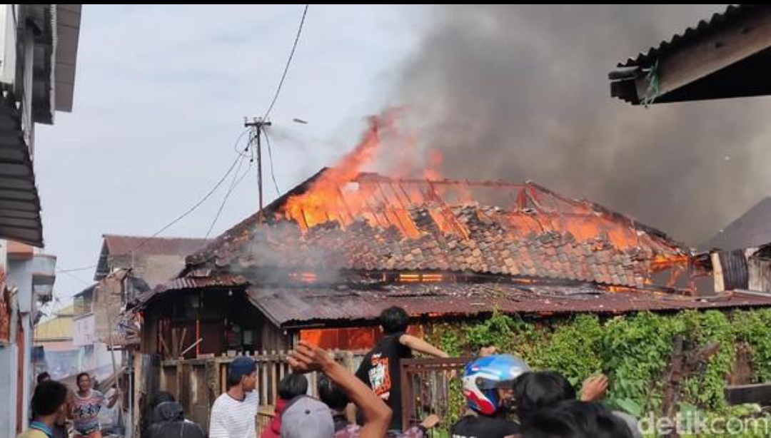 Kebakaran Rumah Bikin Heboh Warga