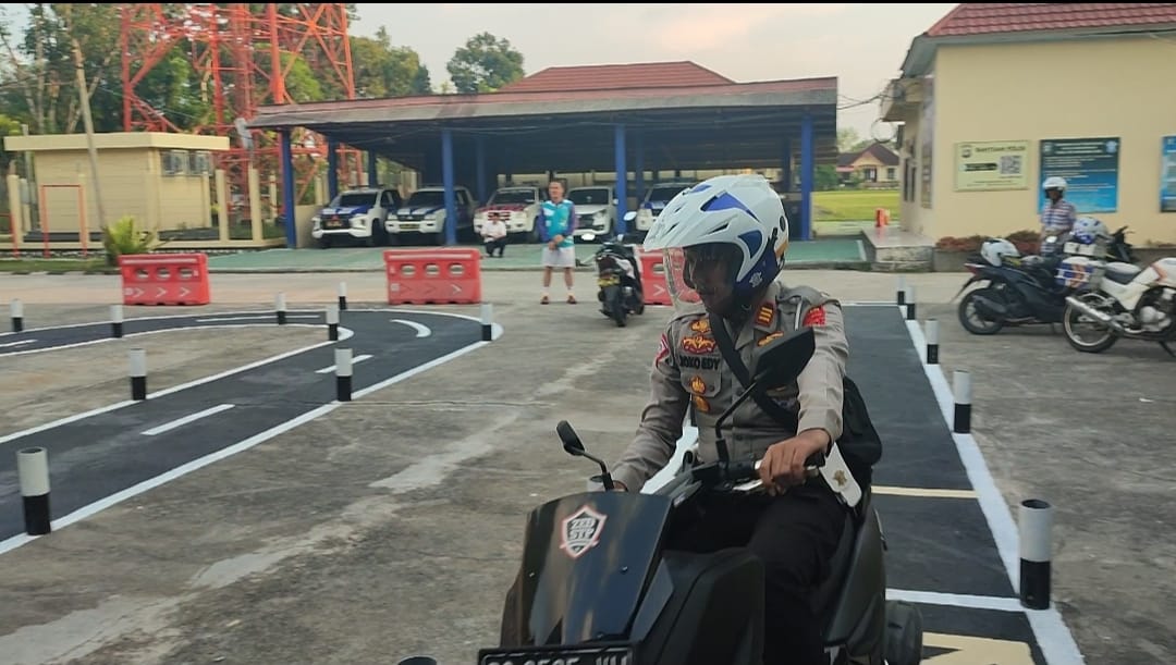 Satlantas Ajak Warga ÒKUS Wajib Kenakan Helm Saat Berkendara Motor