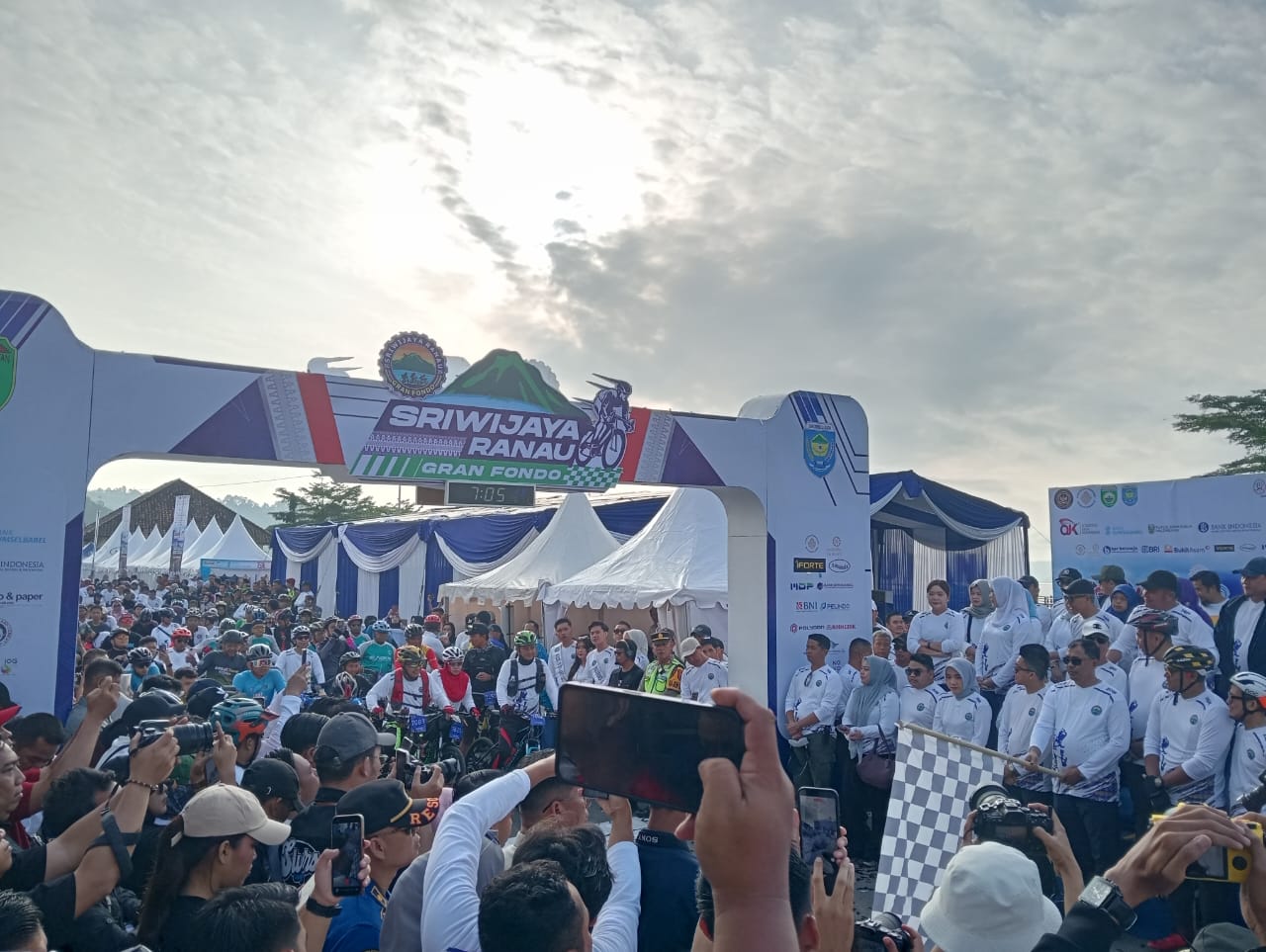 Goweser dari Seluruh Indonesia Meriahkan Sriwijaya Ranau Gran Fondo 2025 di Danau Ranau