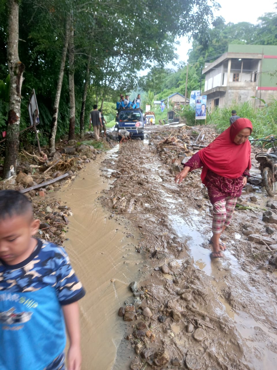 Darurat Longsor di Kabupaten Empat Lawang, Akses Jalan Tebing Tinggi - Talang Padang Terputus