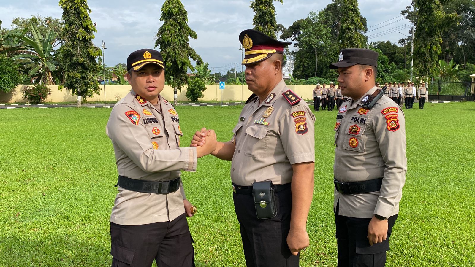 Jelang Masa Pensiun, Wakapolres OKU Selatan Hardan HS Terima Pangkat AKBP