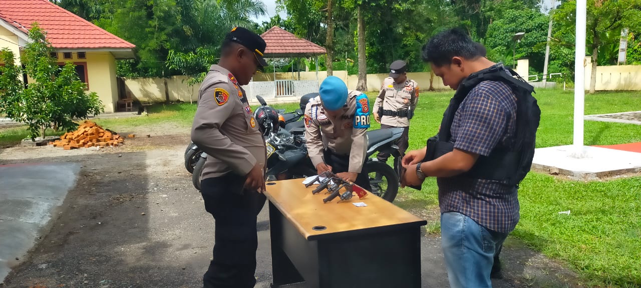 Persiapan Pengamanan Pemilu,  Kapolsek BSA Lakukan Pengecekan Senjata Personil dan Kendaraan Dinas 