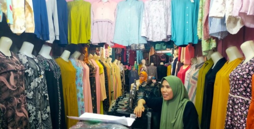 Pedagang Baju di Pasar Saka Selabung Kalah Saing dengan Online Shop, Kerugian Kian Membengkak