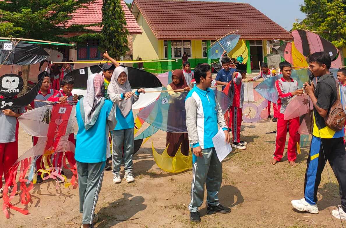 Cara Kreatif SMPN 2 Buay Pemaca, Ubah Limbah Plastik jadi Mainan Tradisional