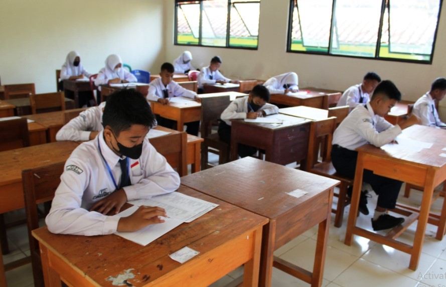 Dinas Pendidikan Resmi Larang Sekolah Lakukan Pengadaan Seragam