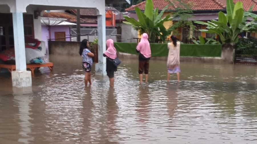 Hujan Deras Semalaman, Sungai Kelekar di Prabumulih Meluap