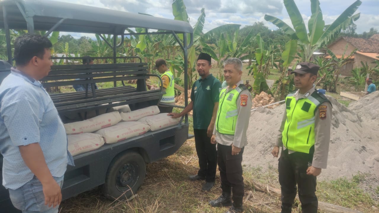 Polsek Simpang Bantu Pembangunan Ruang Belajar Pondok Pesantren Al Mi'raz