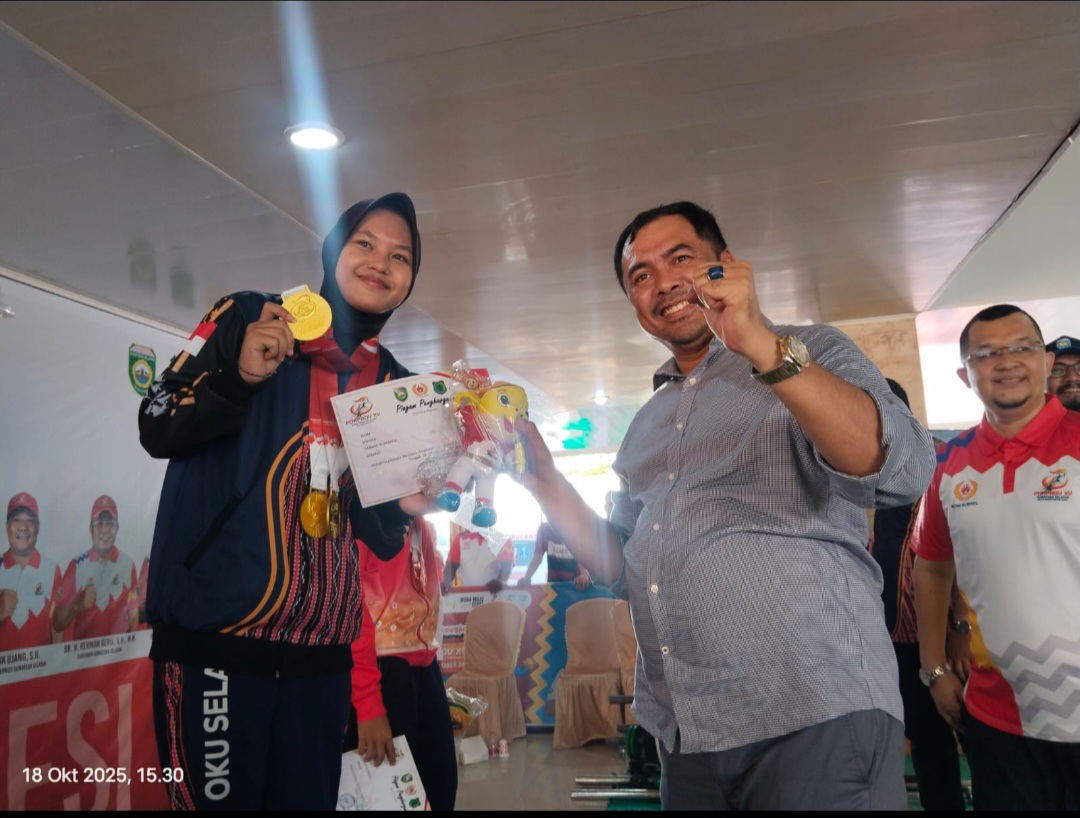 Marta Lena Atlet Angkat Besi Sumbang 3 Emas Pertama Untuk OKU Selatan di