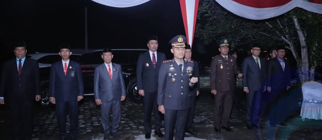 Jelang HUT ke-80 RI, Bupati dan Wabup OKU Selatan Gelar Ziarah Nasional dan Renungan Suci di TMP Murni Buay Ra