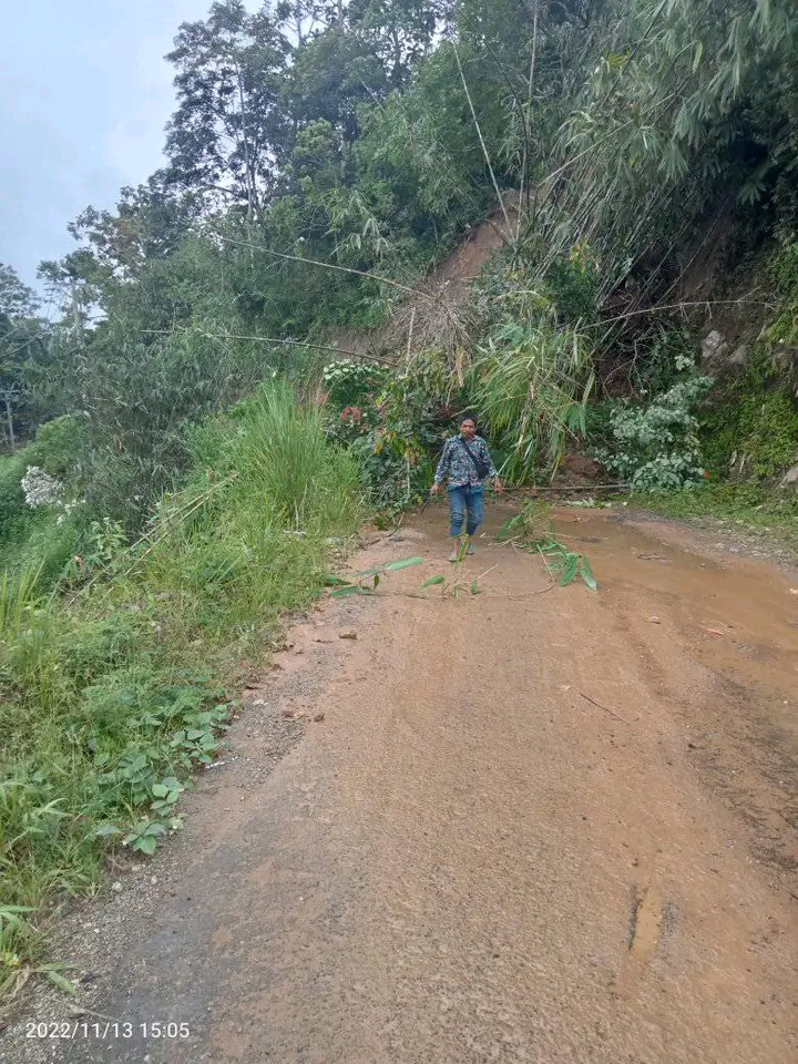 Jalan Provinsi di Kecamatan Sungai Are Tertimbun Longsor