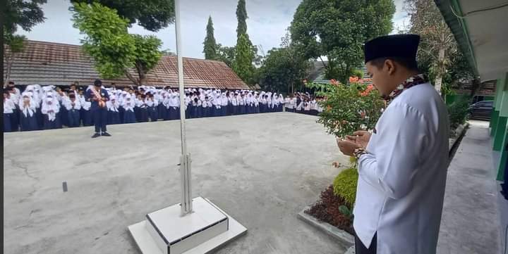 MTsN 01 OKUS, Minta Siswa Utamakan Adab