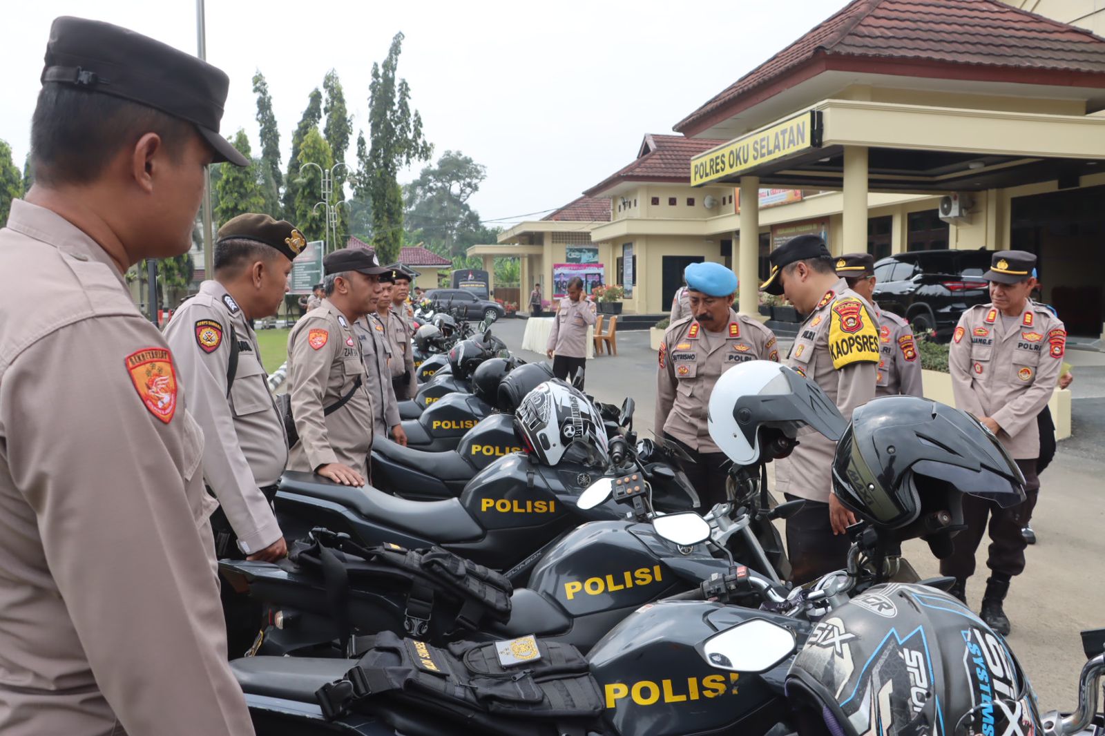 Cek Kendaraan dan Senjata Dinas, Polres OKU Selatan Siap Mengamankan Pemilu Serentak Tahun 2024  