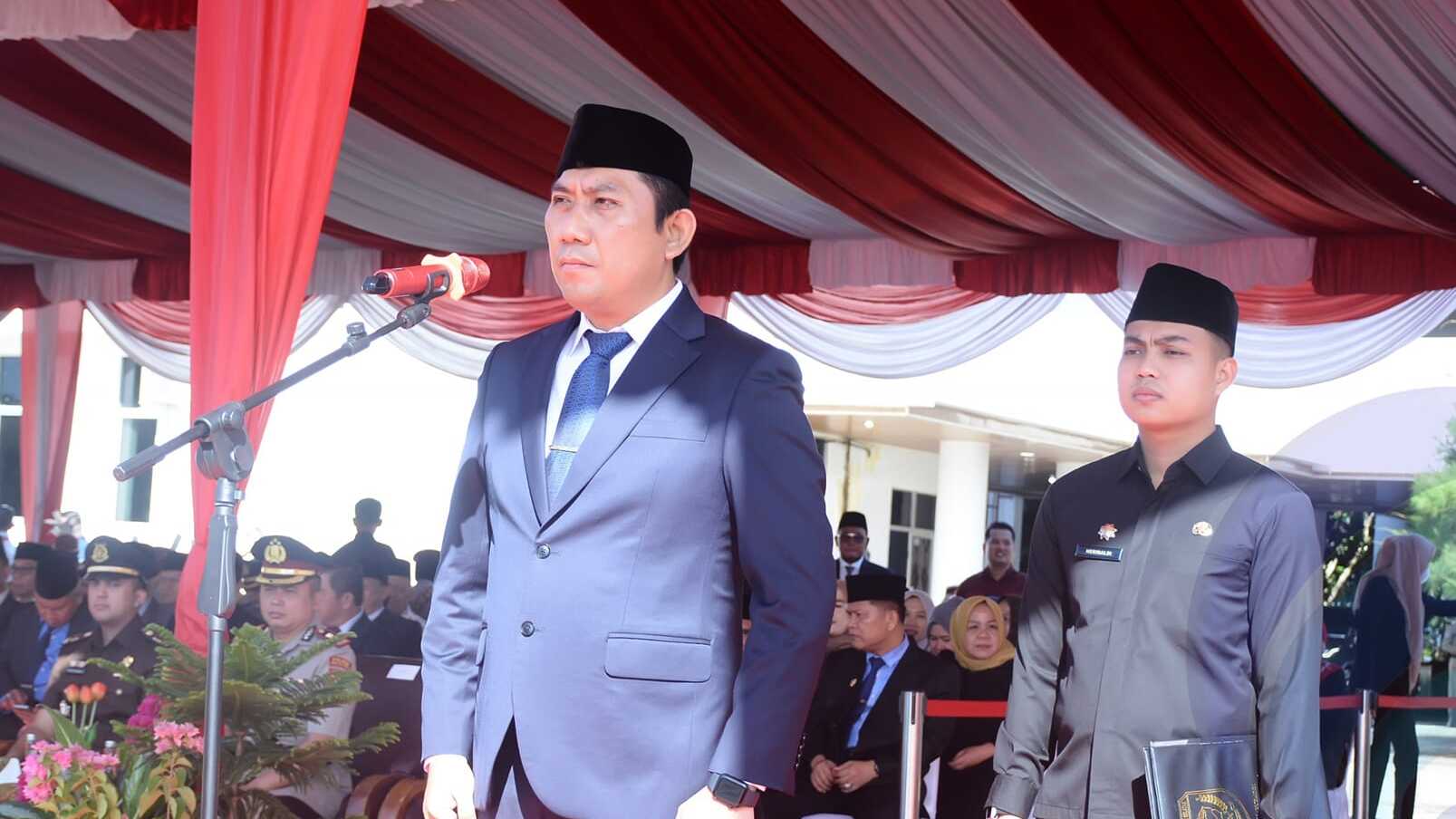 Bupati OKU Selatan Popo Ali Martopo Pimpin Upacara Bendera Peringatan Hari Pendidikan Nasional 2024