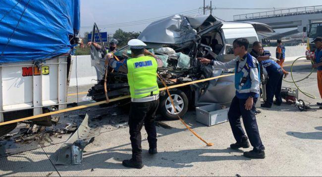 Tabrakan Motor dan Truk Gegerkan Warga, Suara Benturan Keras Jadi Sorotan